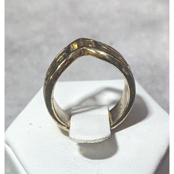 Gold Tone Slotted Chevron Fashion Ring Size 5 3/4 - Picture 3 of 12